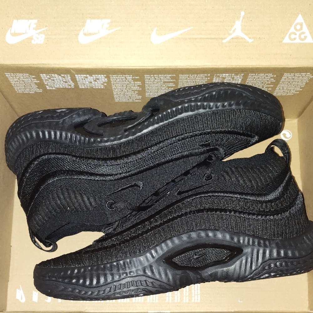 NIKE
